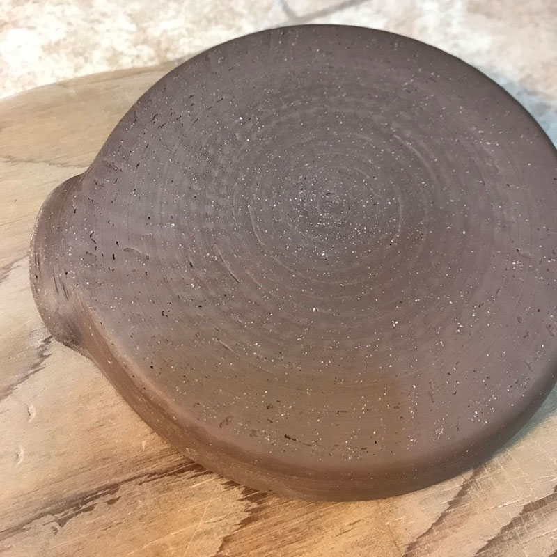 Spoon rest bottom with gradual decline to center